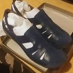 Easy Spirit slip ons blue in color